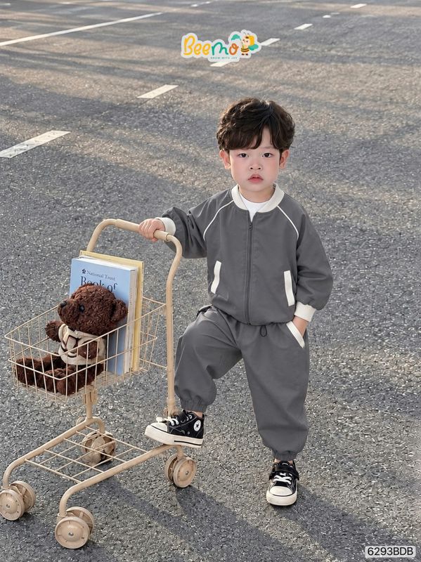 Bé mặc Bộ bomber phối viền